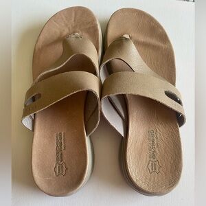 New without tags SKECHERS Performance On-The-Go Luxe Collection beige